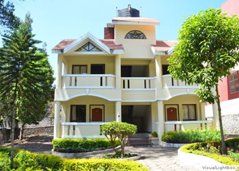 Exterior view of a bungalow at Green Lakeview