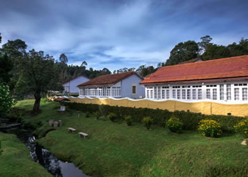 Exterior view and garden scenery at Holiday Home Resort